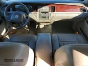 ✅ 2004 Lincoln Town Car Signature • VIN: 1LNHM81W34Y652204 • Lot: 89894065. Wystawiony na Copart z przebiegiem 252 871 mil. Bezpłatny archiwum sprzedaży aukcyjnych z USA i szczegółowy raport historii pojazdu na DreamBid. Zdjęcie 8.