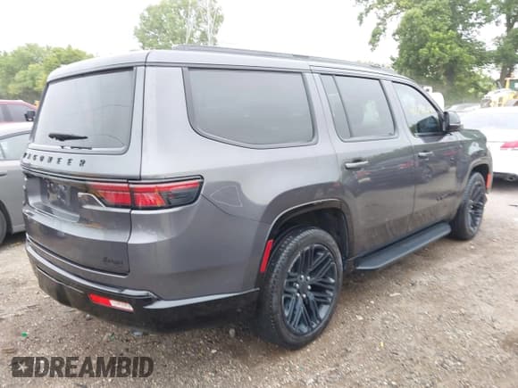 ✅ 2023 Jeep Wagoneer Series II • VIN: 1C4SJVBP7PS563722 • Lot: 42776499. Wystawiony na IAAI z przebiegiem 33 321 mil. Bezpłatny archiwum sprzedaży aukcyjnych z USA i szczegółowy raport historii pojazdu na DreamBid. Zdjęcie 4.