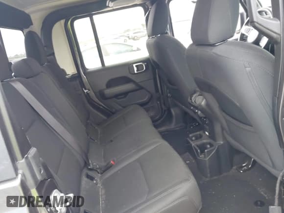 ✅ 2020 Jeep Gladiator Overland • VIN: 1C6HJTFG8LL166086 • Lot: 42016222. Listed on IAAI with 102,232 mi. Free auction sales archive from the USA and detailed vehicle history report at DreamBid. Image 8.