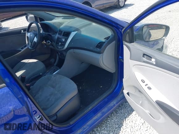 ✅ 2014 Hyundai Accent GLS • VIN: KMHCT4AE1EU684638 • Lot: 42961383. Wystawiony na IAAI z przebiegiem 115 890 mil. Bezpłatny archiwum sprzedaży aukcyjnych z USA i szczegółowy raport historii pojazdu na DreamBid. Zdjęcie 5.