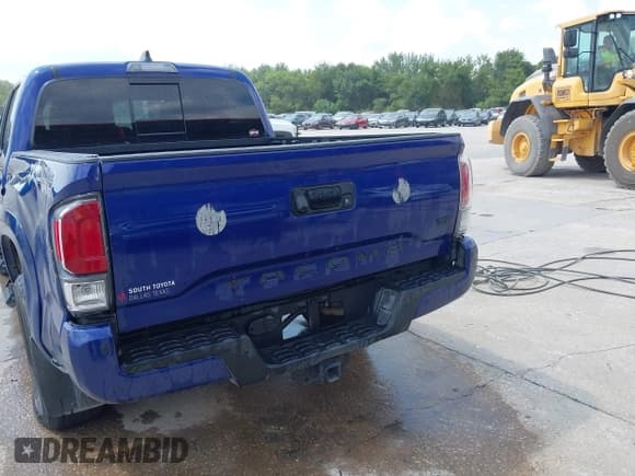 ✅ 2022 Toyota Tacoma SR • VIN: 3TMCZ5AN1NM464817 • Лот: 43035642. Опубликован ранее на IAAI с пробегом 58 752 миль. Бесплатный доступ к архиву аукционных продаж из США и подробный отчёт об истории автомобиля на DreamBid. Изображение 16.