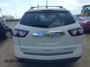 ✅ 2015 Chevrolet Traverse LT • VIN: 1GNKRGKD2FJ171074 • Lot: 43376088. Wystawiony na IAAI z przebiegiem 181 506 mil. Bezpłatny archiwum sprzedaży aukcyjnych z USA i szczegółowy raport historii pojazdu na DreamBid. Zdjęcie 16.