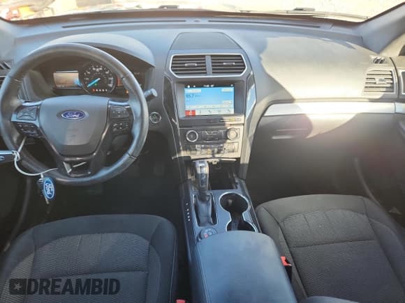 ✅ 2017 Ford Explorer XLT • VIN: 1FM5K8D83HGA21082 • Лот: 90875795. Опубликован ранее на Copart с пробегом 172 211 миль. Бесплатный доступ к архиву аукционных продаж из США и подробный отчёт об истории автомобиля на DreamBid. Изображение 8.