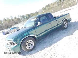 1997 Chevrolet S-10 LS с VIN 1GCCS1943V8138255, выставлен на аукционе Copart как лот 49462495 с пробегом 216 172 миль миль и Списание • Salvage title. История ставок и продаж доступна на DreamBid. Изображение 1.
