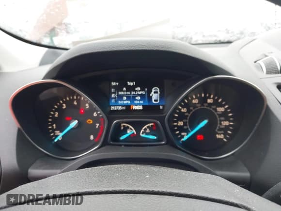 ✅ 2017 Ford Escape SE • VIN: 1FMCU0GD8HUC98856 • Lot: 43774212. Wystawiony na IAAI z przebiegiem 212 735 mil. Bezpłatny archiwum sprzedaży aukcyjnych z USA i szczegółowy raport historii pojazdu na DreamBid. Zdjęcie 7.