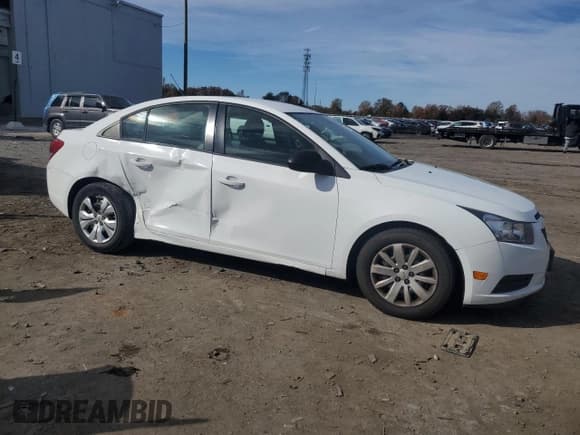 ✅ 2014 Chevrolet Cruze LS • VIN: 1G1PA5SG0E7275264 • Lot: 91307435. Listed on Copart with 81,652 mi. Free auction sales archive from the USA and detailed vehicle history report at DreamBid. Image 4.