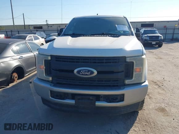 ✅ 2017 Ford F-250 XLT • VIN: 1FT7X2BT2HEE01996 • Lot: 43430590. Listed on IAAI with 187,022 mi. Free auction sales archive from the USA and detailed vehicle history report at DreamBid. Image 12.