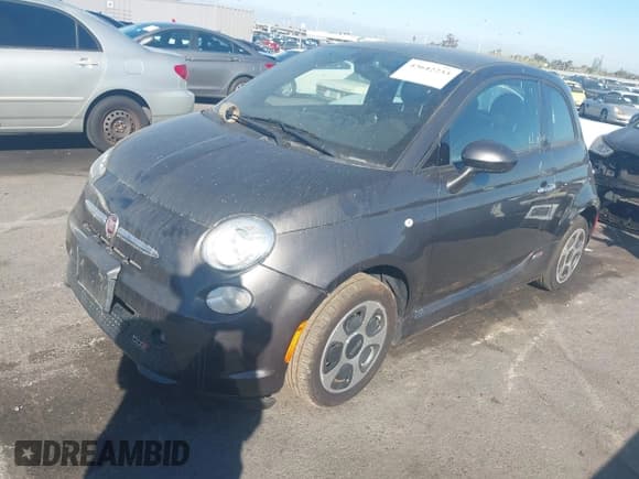 ✅ 2016 FIAT 500e • VIN: 3C3CFFGE4GT184182 • Lot: 43642233. Wystawiony na IAAI z przebiegiem 76 336 mil. Bezpłatny archiwum sprzedaży aukcyjnych z USA i szczegółowy raport historii pojazdu na DreamBid. Zdjęcie 2.