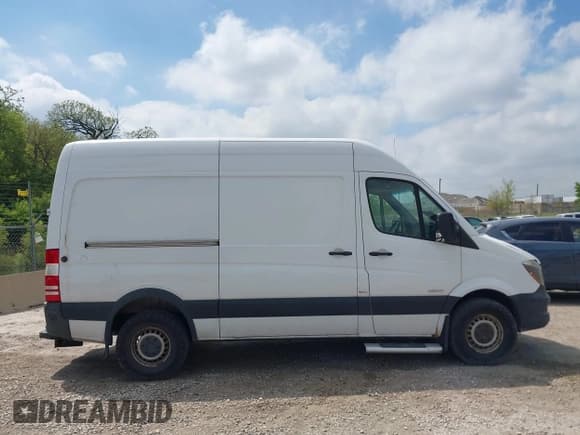 ✅ 2014 Mercedes-Benz Sprinter Cargo • VIN: WD3PE7DC5E5826652 • Лот: 41674834. Опубликован ранее на IAAI с пробегом 213 675 миль. Бесплатный доступ к архиву аукционных продаж из США и подробный отчёт об истории автомобиля на DreamBid. Изображение 13.