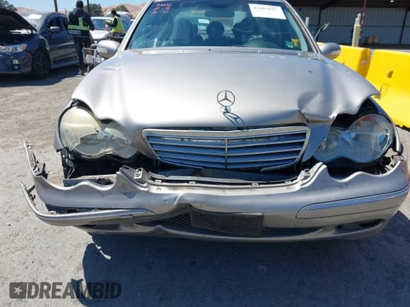 ✅ 2003 Mercedes-Benz C 240 • VIN: WDBRF61J33A508153 • Lot: 42663657. Listed on IAAI with 86,573 mi. Free auction sales archive from the USA and detailed vehicle history report at DreamBid. Image 6.