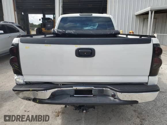 ✅ 2002 Chevrolet Silverado 1500 • VIN: 2GCEC19W521137601 • Lot: 73087944. Wystawiony na Copart z przebiegiem 182 363 mil mil. Skorzystaj z bezpłatnego archiwum sprzedaży aukcyjnych z USA i zobacz szczegółowy raport historii pojazdu na DreamBid. Zdjęcie 6.