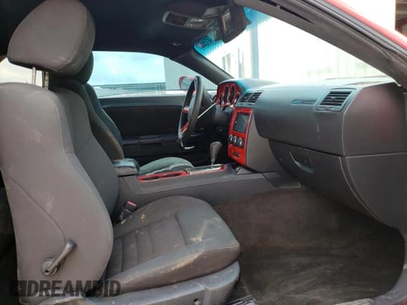 ✅ 2010 Dodge Challenger SE • VIN: 2B3CJ4DV5AH323935 • Lot: 42599043. Wystawiony na Copart z przebiegiem 176 582 mil. Bezpłatny archiwum sprzedaży aukcyjnych z USA i szczegółowy raport historii pojazdu na DreamBid. Zdjęcie 5.