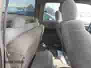 1998 Chevrolet Silverado 1500 с VIN 2GCEC19M5W1261081, выставлен на аукционе IAAI как лот 43605405 с пробегом 275 182 миль миль и . История ставок и продаж доступна на DreamBid. Изображение 8.