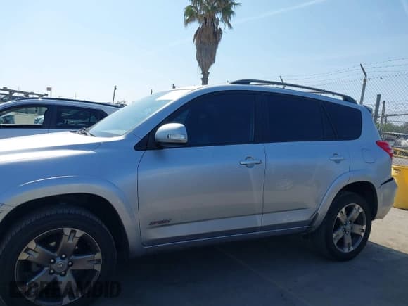 ✅ 2010 Toyota RAV4 Sport • VIN: JTMWF4DV4A5027891 • Lot: 42493792. Listed on IAAI with 162,746 mi. Free auction sales archive from the USA and detailed vehicle history report at DreamBid. Image 14.