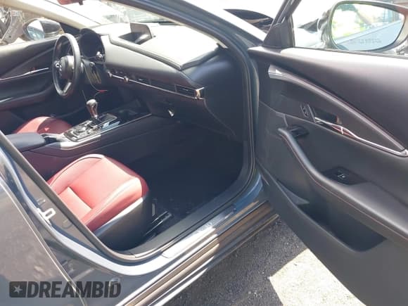 ✅ 2022 Mazda CX-30 S Carbon Edition • VIN: 3MVDMBCL9NM429826 • Lot: 42680808. Listed on IAAI with 28,234 mi. Free auction sales archive from the USA and detailed vehicle history report at DreamBid. Image 5.