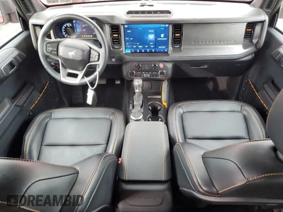 ✅ 2024 Ford Bronco Badlands • VIN: 1FMEE9BP3RLB26026 • Lot: 84723635. Wystawiony na Copart z przebiegiem 10 579 mil. Bezpłatny archiwum sprzedaży aukcyjnych z USA i szczegółowy raport historii pojazdu na DreamBid. Zdjęcie 8.