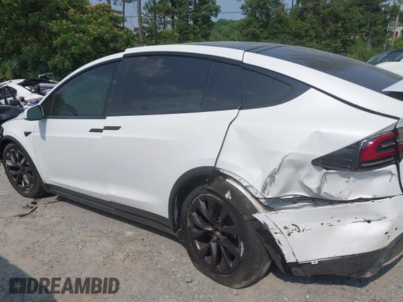 ✅ 2022 Tesla Model X • VIN: 7SAXCDE58NF356340 • Lot: 42401190. Wystawiony na IAAI z przebiegiem Nie podano. Bezpłatny archiwum sprzedaży aukcyjnych z USA i szczegółowy raport historii pojazdu na DreamBid. Zdjęcie 14.