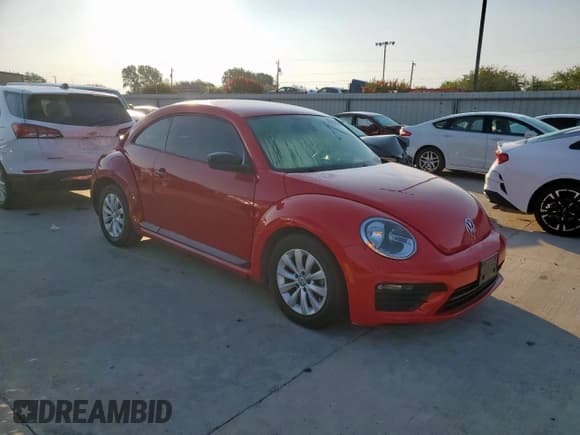 ✅ 2018 Volkswagen Beetle S • VIN: 3VWFD7AT8JM718231 • Lot: 80254985. Wystawiony na Copart z przebiegiem 48 457 mil. Bezpłatny archiwum sprzedaży aukcyjnych z USA i szczegółowy raport historii pojazdu na DreamBid. Zdjęcie 4.