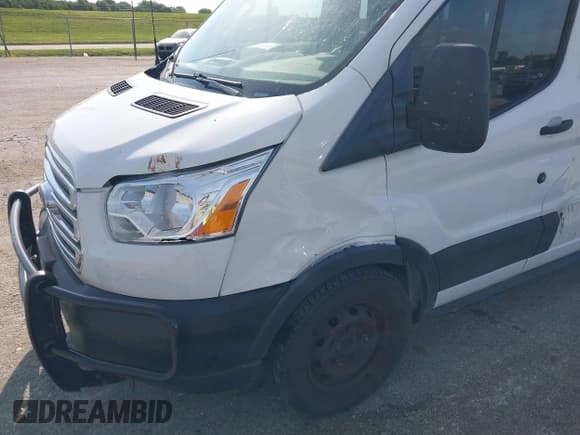 ✅ 2019 Ford Transit Passenger XL • VIN: 1FBAX2XM8KKA05785 • Лот: 43103934. Опубликован ранее на IAAI с пробегом 136 221 миль. Бесплатный доступ к архиву аукционных продаж из США и подробный отчёт об истории автомобиля на DreamBid. Изображение 6.