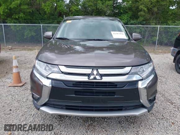 2018 Mitsubishi Outlander SE with VIN JA4AD3A34JZ065816, listed as a IAAI auction lot 42387958 with 201,398 mi miles and . Bid and sale history available at DreamBid. Image 13.