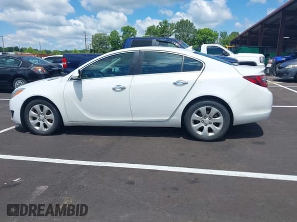 ✅ 2014 Buick Regal Premium I • VIN: 2G4GM5ERXE9205714 • Lot: 42387419. Listed on IAAI with 133,328 mi. Free auction sales archive from the USA and detailed vehicle history report at DreamBid. Image 14.