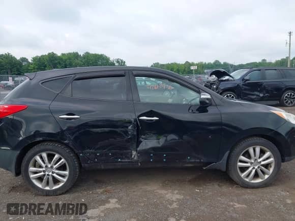 2010 Hyundai Tucson GLS with VIN KM8JUCAC0AU071627, listed as a IAAI auction lot 42617436 with 145,889 mi miles and . Bid and sale history available at DreamBid. Image 13.