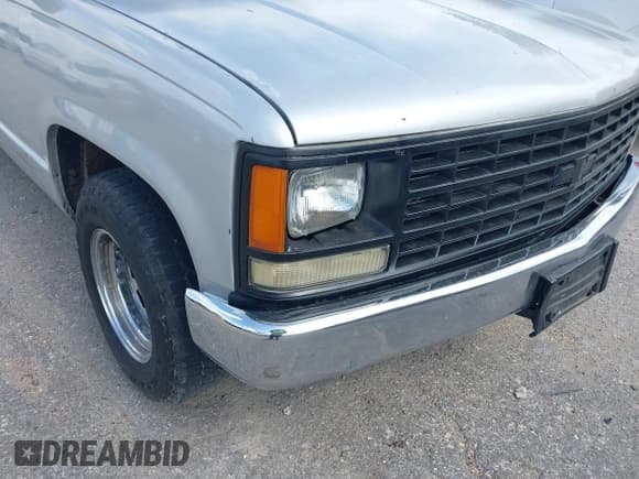 ✅ 1993 Chevrolet Silverado 1500 • VIN: 2GCEC19K5P1210180 • Lot: 42658583. Wystawiony na IAAI z przebiegiem 238 044 mil. Bezpłatny archiwum sprzedaży aukcyjnych z USA i szczegółowy raport historii pojazdu na DreamBid. Zdjęcie 6.