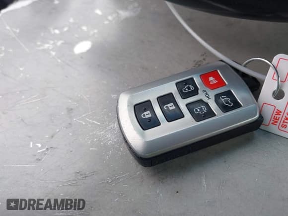 ✅ 2015 Toyota Sienna Limited • VIN: 5TDDK3DC4FS097372 • Lot: 42204810. Listed on IAAI with 106,759 mi. Free auction sales archive from the USA and detailed vehicle history report at DreamBid. Image 11.