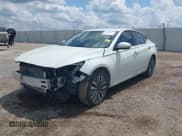 ✅ 2024 Nissan Altima SV • VIN: 1N4BL4DW0RN339126 • Lot: 42694499. Wystawiony na IAAI z przebiegiem 27 288 mil. Bezpłatny archiwum sprzedaży aukcyjnych z USA i szczegółowy raport historii pojazdu na DreamBid. Zdjęcie 2.