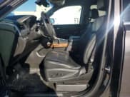 ✅ 2018 Chevrolet Suburban Premier • VIN: 1GNSCJKC7JR188937 • Lot: 49741655. Wystawiony na Copart z przebiegiem 106 956 mil. Bezpłatny archiwum sprzedaży aukcyjnych z USA i szczegółowy raport historii pojazdu na DreamBid. Zdjęcie 7.