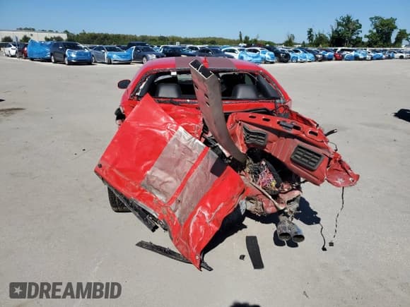 ✅ 2015 Dodge Challenger SRT 392 • VIN: 2C3CDZDJ5FH709945 • Lot: 82444415. Wystawiony na Copart z przebiegiem Nie podano. Bezpłatny archiwum sprzedaży aukcyjnych z USA i szczegółowy raport historii pojazdu na DreamBid. Zdjęcie 6.