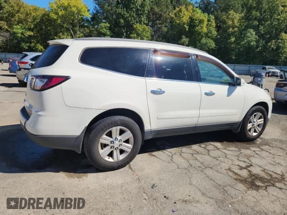 ✅ 2014 Chevrolet Traverse LT • VIN: 1GNKRHKD8EJ116827 • Lot: 86520485. Wystawiony na Copart z przebiegiem 167 162 mil. Bezpłatny archiwum sprzedaży aukcyjnych z USA i szczegółowy raport historii pojazdu na DreamBid. Zdjęcie 3.