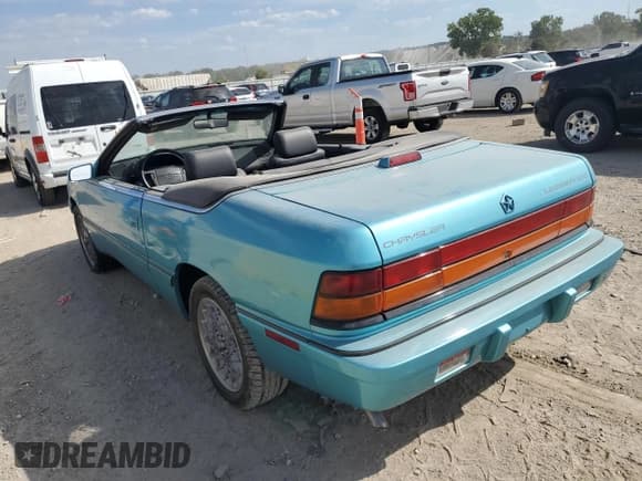✅ 1992 Chrysler LeBaron • VIN: 1C3XU4539NF258037 • Lot: 84954725. Wystawiony na Copart z przebiegiem 37 993 mil. Bezpłatny archiwum sprzedaży aukcyjnych z USA i szczegółowy raport historii pojazdu na DreamBid. Zdjęcie 2.