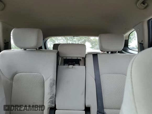 ✅ 2017 Hyundai Santa Fe SE • VIN: KM8SM4HF5HU178063 • Лот: 72973184. Опубликован ранее на Copart с пробегом 81 222 миль. Бесплатный доступ к архиву аукционных продаж из США и подробный отчёт об истории автомобиля на DreamBid. Изображение 10.