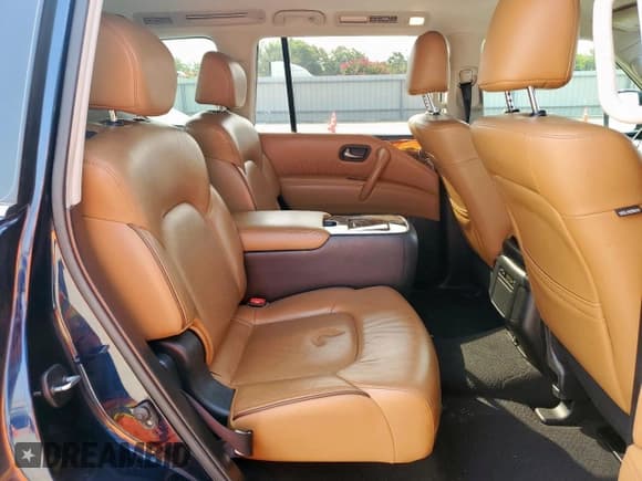 ✅ 2017 Infiniti QX80 • VIN: JN8AZ2NE4H9159836 • Lot: 81620855. Wystawiony na Copart z przebiegiem 199 779 mil. Bezpłatny archiwum sprzedaży aukcyjnych z USA i szczegółowy raport historii pojazdu na DreamBid. Zdjęcie 11.