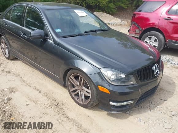 ✅ 2012 Mercedes-Benz C 300 Sport • VIN: WDDGF8BB9CA630260 • Lot: 43275404. Wystawiony na IAAI z przebiegiem 122 583 mil. Bezpłatny archiwum sprzedaży aukcyjnych z USA i szczegółowy raport historii pojazdu na DreamBid. Zdjęcie 1.