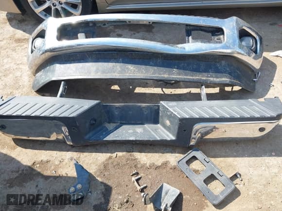 ✅ 2015 Ford F-250 Lariat • VIN: 1FT7W2BT4FEC52863 • Лот: 43061179. Опубликован ранее на IAAI с пробегом 329 739 миль. Бесплатный доступ к архиву аукционных продаж из США и подробный отчёт об истории автомобиля на DreamBid. Изображение 12.