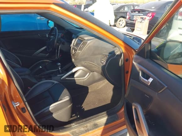 ✅ 2015 Hyundai Veloster Turbo • VIN: KMHTC6AE1FU244528 • Lot: 41387806. Wystawiony na IAAI z przebiegiem 85 203 mil. Bezpłatny archiwum sprzedaży aukcyjnych z USA i szczegółowy raport historii pojazdu na DreamBid. Zdjęcie 5.