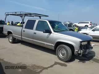 2000 Chevrolet Silverado 3500 z VIN 1GCGC33J0YF423603, wystawiony jako IAAI lot #42442765 z przebiegiem 116 758 mil mil oraz . Historia ofert i sprzedaży dostępna na DreamBid. Obrazek 1.