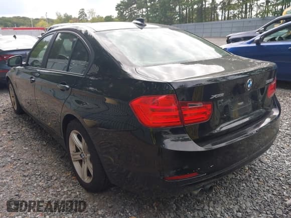 ✅ 2015 BMW 3 Series 328i xDrive • VIN: WBA3B5C56FF959806 • Lot: 43245421. Wystawiony na IAAI z przebiegiem 129 635 mil. Bezpłatny archiwum sprzedaży aukcyjnych z USA i szczegółowy raport historii pojazdu na DreamBid. Zdjęcie 3.