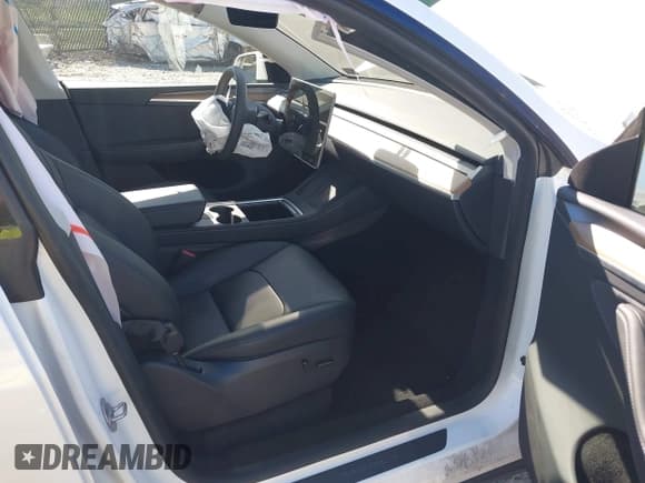 ✅ 2023 Tesla Model Y Long Range • VIN: 7SAYGDEEXPA149053 • Lot: 43063456. Wystawiony na IAAI z przebiegiem 22 748 mil. Bezpłatny archiwum sprzedaży aukcyjnych z USA i szczegółowy raport historii pojazdu na DreamBid. Zdjęcie 5.