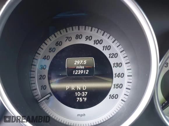 ✅ 2013 Mercedes-Benz C 300 Sport • VIN: WDDGF8AB3DG073703 • Lot: 41551296. Wystawiony na IAAI z przebiegiem 123 912 mil. Bezpłatny archiwum sprzedaży aukcyjnych z USA i szczegółowy raport historii pojazdu na DreamBid. Zdjęcie 15.