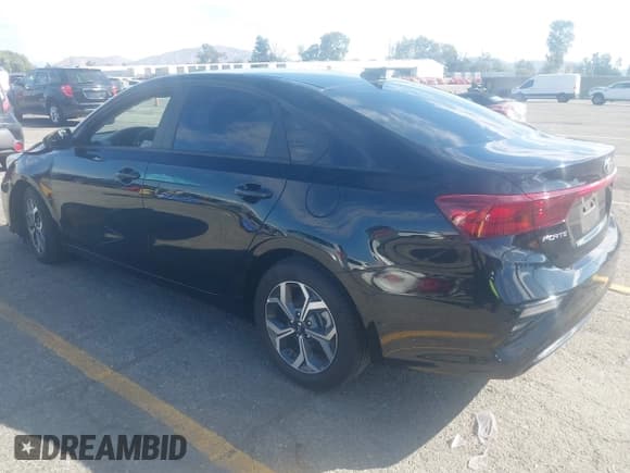 ✅ 2021 Kia Forte LXS • VIN: 3KPF24AD1ME407397 • Lot: 43492729. Wystawiony na IAAI z przebiegiem 31 332 mil. Bezpłatny archiwum sprzedaży aukcyjnych z USA i szczegółowy raport historii pojazdu na DreamBid. Zdjęcie 3.