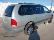 ✅ 2000 Dodge Caravan SE • VIN: 1B4GP44R1YB742608 • Lot: 43735020. Listed on IAAI with 110,611 mi. Free auction sales archive from the USA and detailed vehicle history report at DreamBid. Image 4.