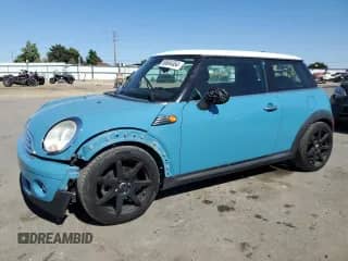 2009 MINI Hardtop with VIN WMWMF335X9TU71669, listed as a Copart auction lot 68684454 with 89,739 mi miles and Salvage title. Bid and sale history available at DreamBid. Image 1.