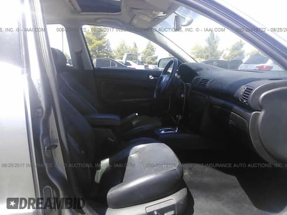 ✅ 2004 Volkswagen Passat GLX • VIN: WVWRH63B34P043423 • Lot: 20419722. Wystawiony na IAAI z przebiegiem 63 892 mil. Bezpłatny archiwum sprzedaży aukcyjnych z USA i szczegółowy raport historii pojazdu na DreamBid. Zdjęcie 5.