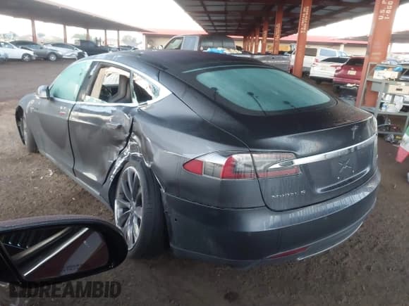 ✅ 2015 Tesla Model S 85D • VIN: 5YJSA1E2XFF116080 • Лот: 43769257. Опубликован ранее на IAAI с пробегом Не указан. Бесплатный доступ к архиву аукционных продаж из США и подробный отчёт об истории автомобиля на DreamBid. Изображение 3.