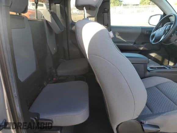 ✅ 2021 Toyota Tacoma SR • VIN: 3TYSZ5AN9MT044883 • Lot: 90695765. Wystawiony na Copart z przebiegiem 38 040 mil. Bezpłatny archiwum sprzedaży aukcyjnych z USA i szczegółowy raport historii pojazdu na DreamBid. Zdjęcie 10.