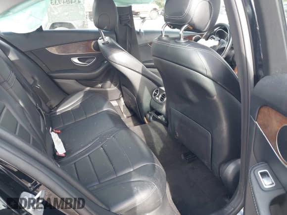 ✅ 2017 Mercedes-Benz C 300 • VIN: 55SWF4JB1HU225412 • Lot: 43404933. Wystawiony na IAAI z przebiegiem 113 244 mil. Bezpłatny archiwum sprzedaży aukcyjnych z USA i szczegółowy raport historii pojazdu na DreamBid. Zdjęcie 8.