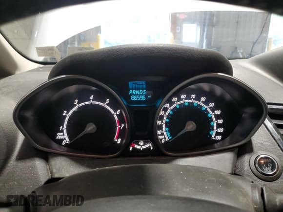 ✅ 2014 Ford Fiesta Titanium • VIN: 3FADP4FJ4EM200975 • Lot: 82098475. Wystawiony na Copart z przebiegiem 136 596 mil. Bezpłatny archiwum sprzedaży aukcyjnych z USA i szczegółowy raport historii pojazdu na DreamBid. Zdjęcie 9.